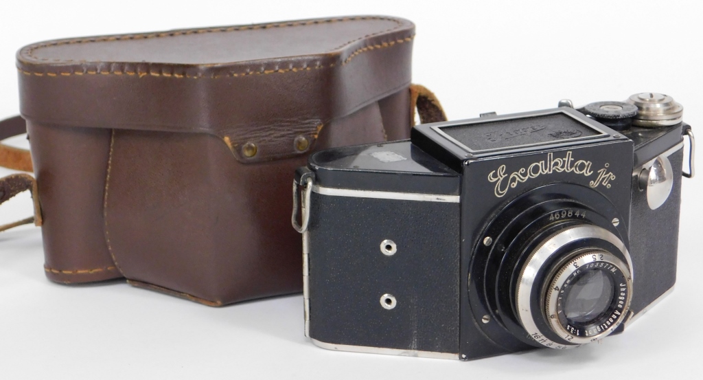 Appraisal: IHAGEE EXAKTA JUNIOR BLACK TYPE SLR CAMERA Ihagee Exakta Junior