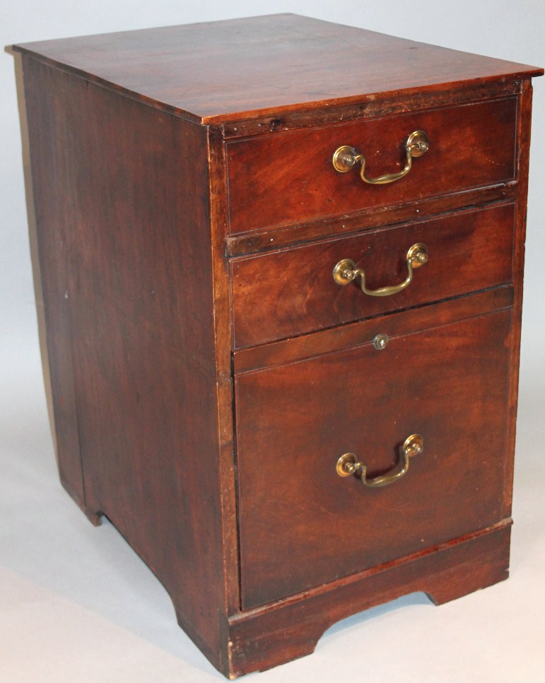 Appraisal: A thC mahogany pedestal desk cabinet the rectangular overhanging top