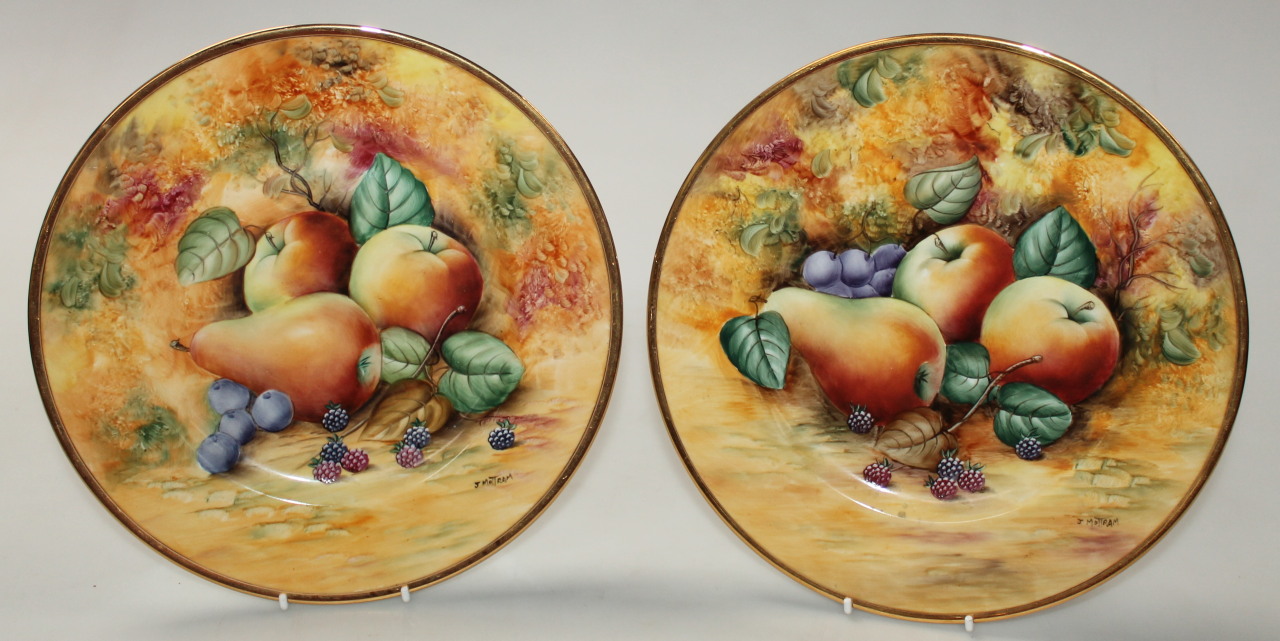 Appraisal: A pair of thC bone china cabinet plates each decorated