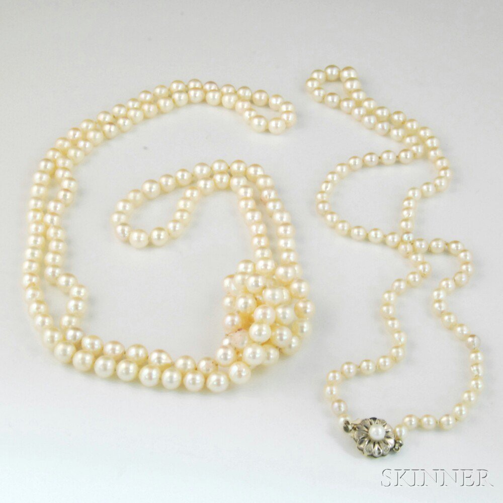 Appraisal: Two Cultured Pearl Necklaces both with ivory pearls with blush