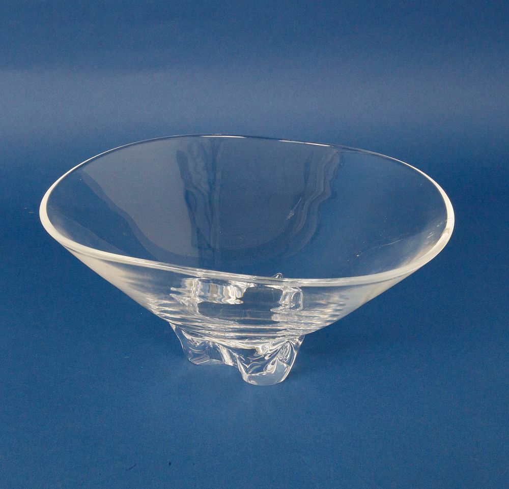 Appraisal: Signed Steuben Crystal Centerpiece Bowl Signed Steuben Crystal Centerpiece Bowl