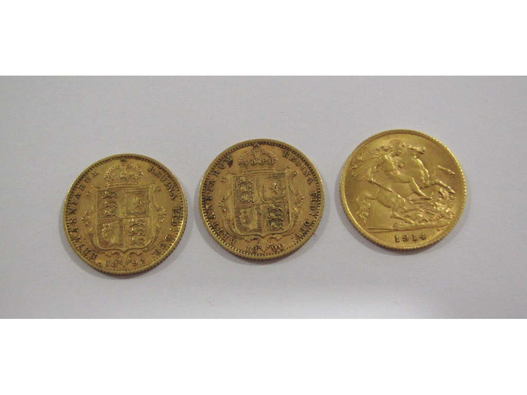 Appraisal: Three gold half sovereigns George V Victoria and