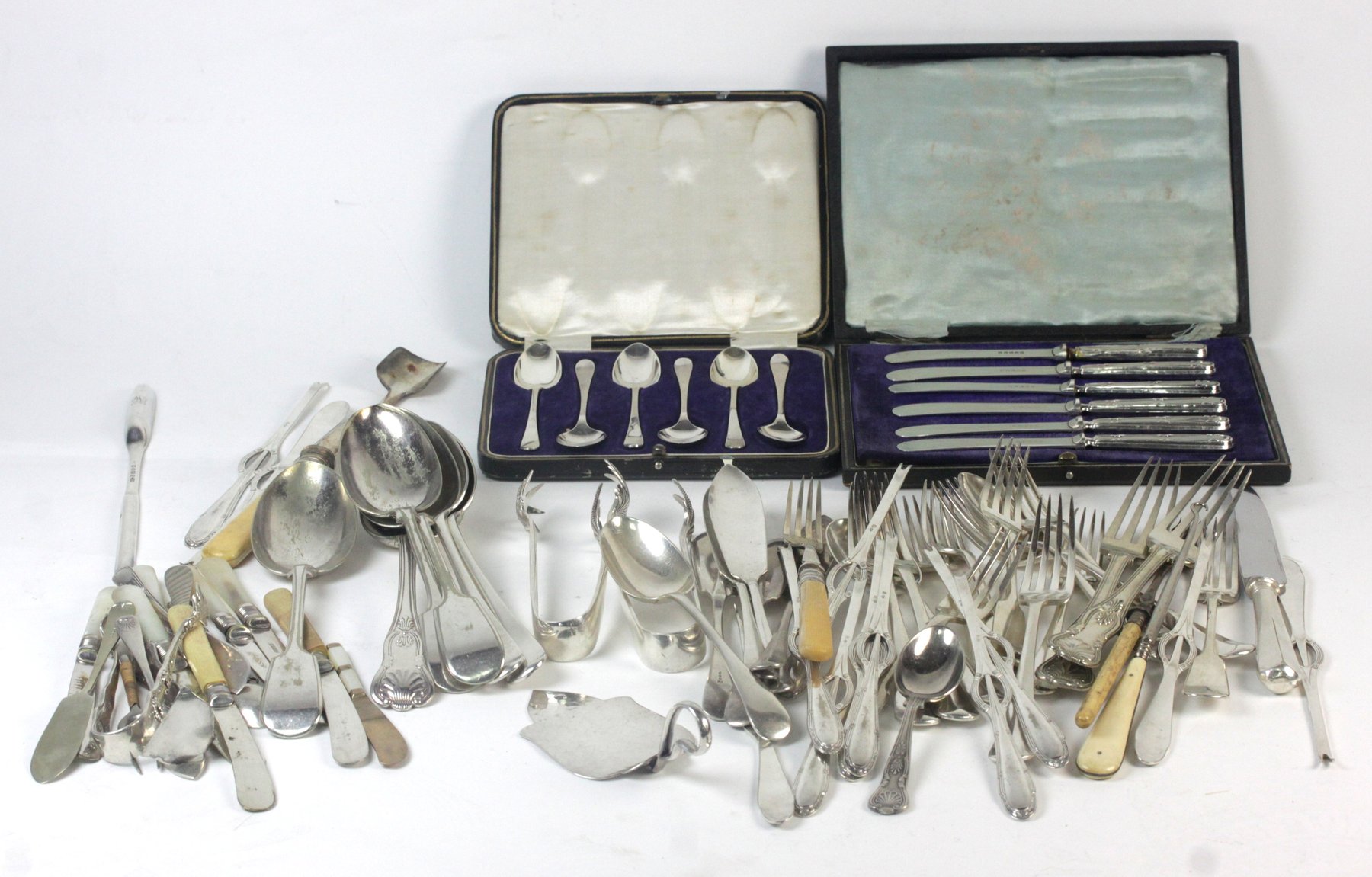 Appraisal: A set of six silver teaspoons Sheffield cased a set