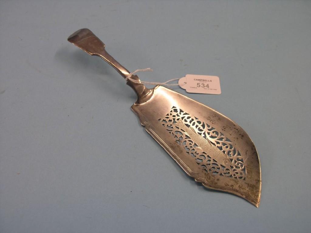 Appraisal: A George III silver fish slice fiddle-pattern with pierced silver