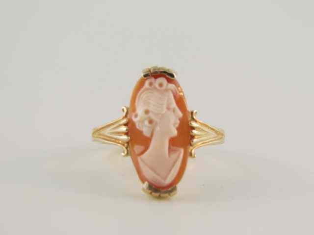 Appraisal: Cameo Ring carved shell portrait of a lady k yellow