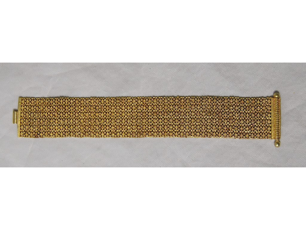 Appraisal: High carat Etruscan style mesh bracelet cm wide approx grms