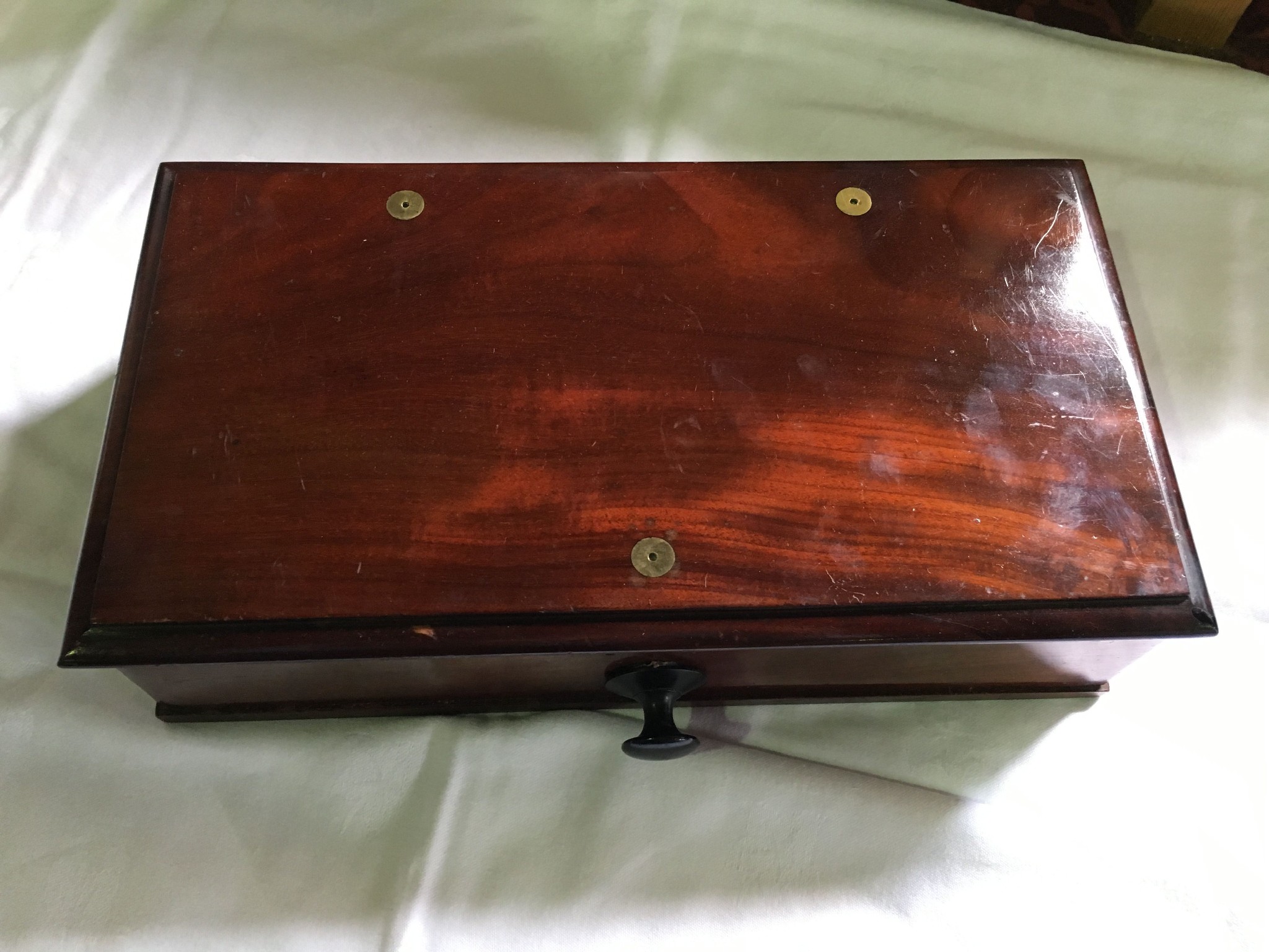 Appraisal: A good quality th century mahogany cased apothecary set fitted