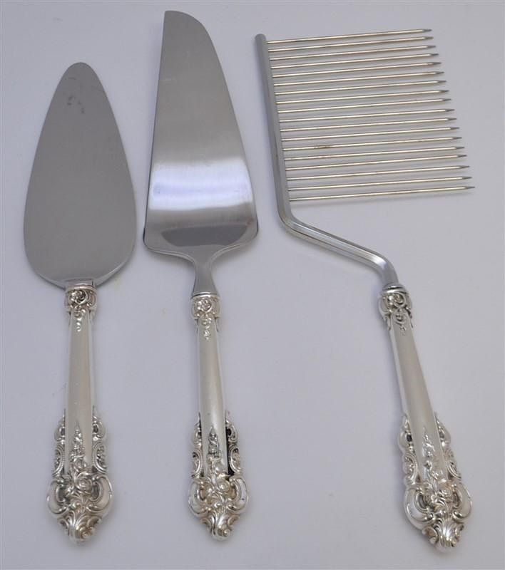 Appraisal: pc WALLACE STERLING GRAND BAROQUE CAKE PIE SERVERS Three Wallace