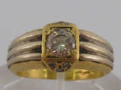 Appraisal: A two colour carat gold diamond ring the principal round