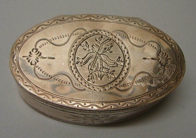 Appraisal: Oval box features central medallion on lid depicting lyre floral