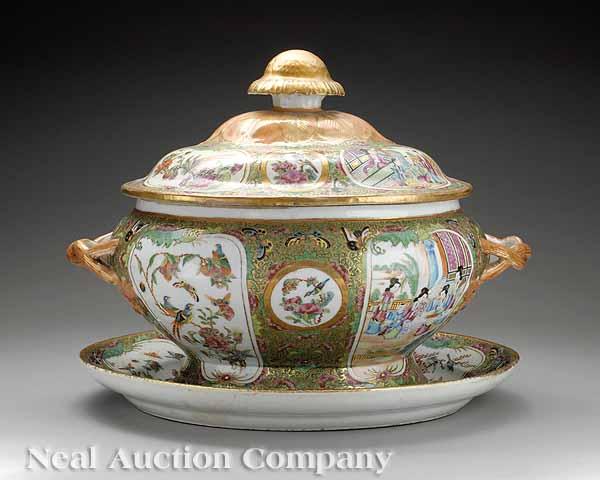 Appraisal: A Chinese Export Famille Verte Porcelain Covered Soup Tureen and