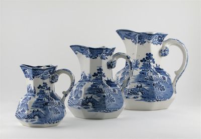 Appraisal: A set of three blue and white Mason's Ironstone jugs