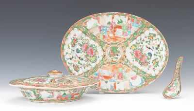 Appraisal: A lot of Rose Medallion Serving Pieces The platter is