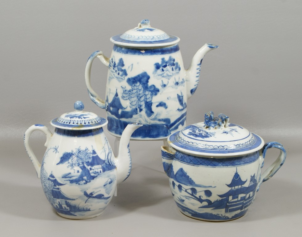 Appraisal: pcs of Chinese Export Canton Porcelain to include a cider