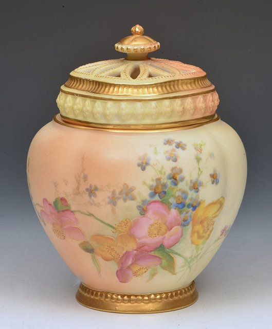 Appraisal: A ROYAL WORCESTER BLUSH IVORY POT POURRI VASE and cover