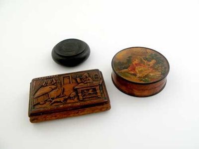 Appraisal: A th century French carved wooden snuff box with an