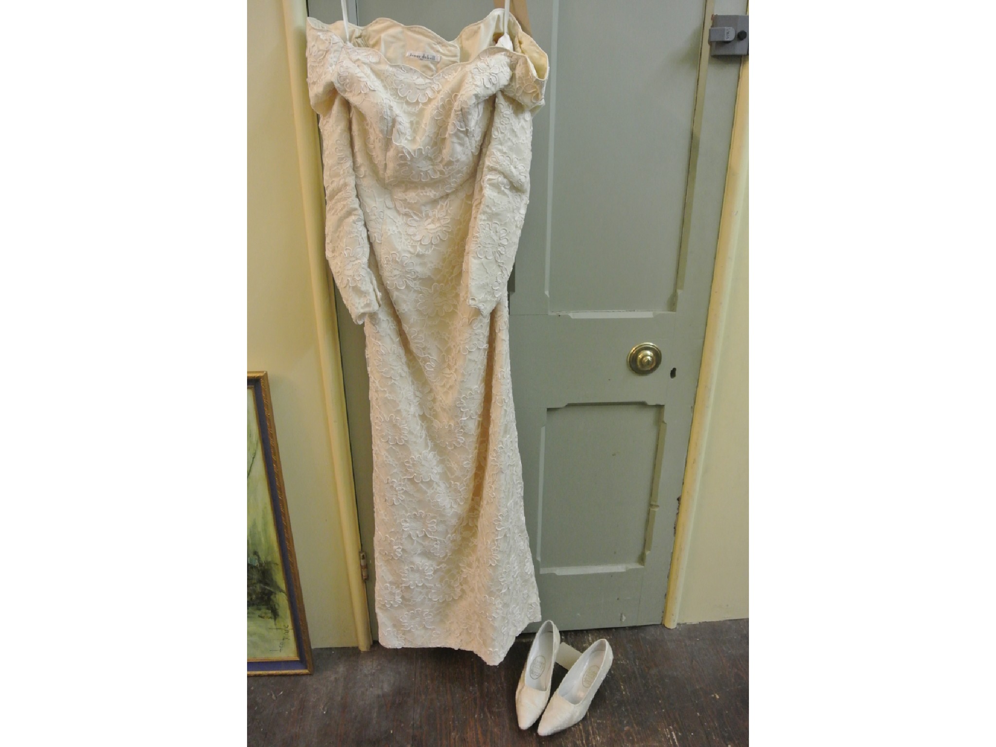 Appraisal: A wedding dress by Jenny Dobell in ivory satin with