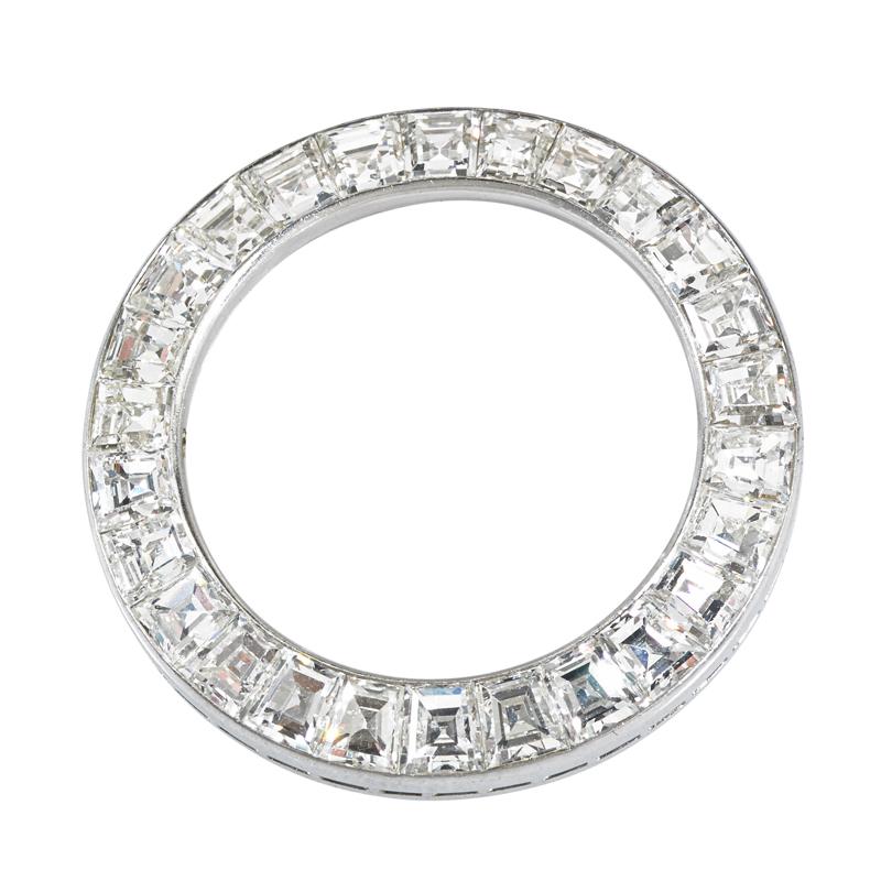 Appraisal: DAZZLING DIAMOND PLATINUM CIRCLE BROOCH Condition Report All VS or