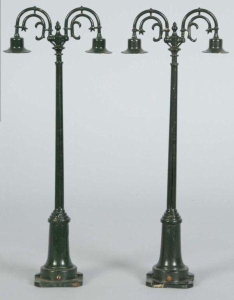 Appraisal: Pair of Lionel No Double Lampposts Description Pre-war Dark green