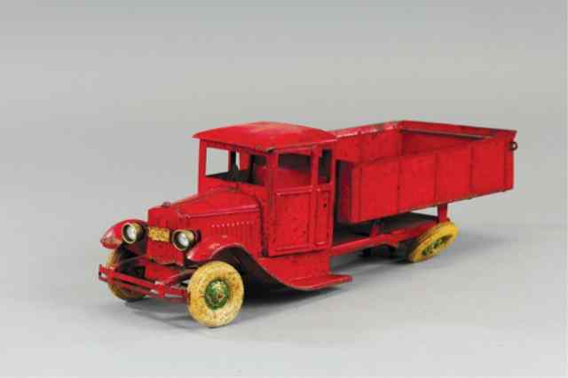 Appraisal: KINGSBURY ELECTRIC LIGHT DUMP TRUCK No pressed steel painted in