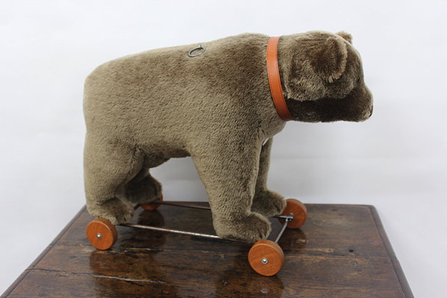 Appraisal: A STEIFF 'BEAR ON WHEELS' REPLICA limited to pieces worldwide