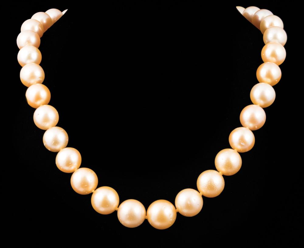 Appraisal: South Sea Pearl Necklace round Golden cultured pearls - mm