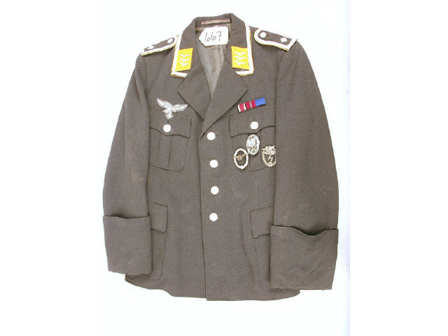 Appraisal: German WWII Luftwaffe officers tunic Not authenticated Estimate -