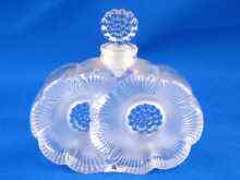 Appraisal: A Lalique glass daisy pattern scent bottle