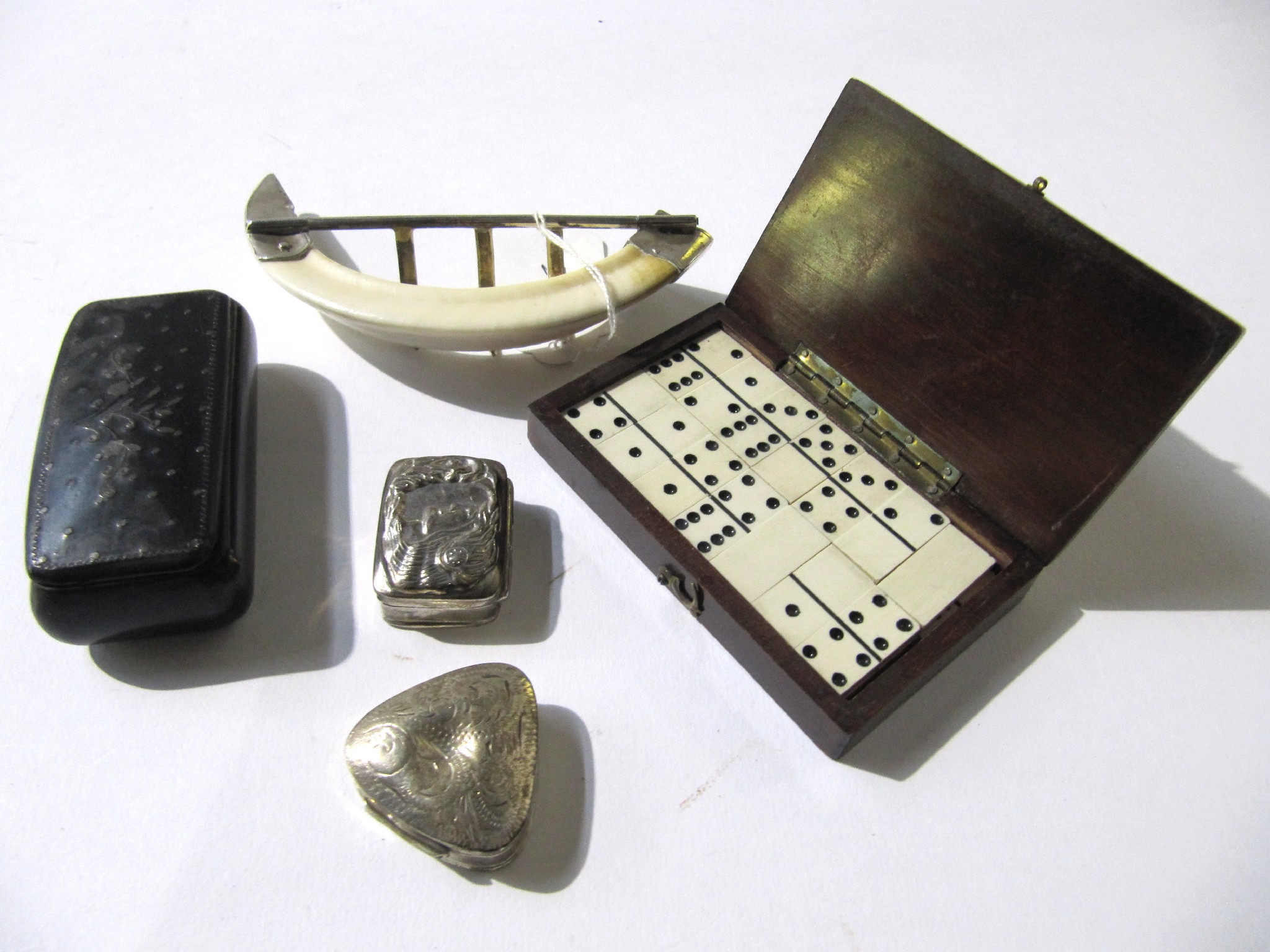 Appraisal: A lot comprising a set of miniature dominoes a boar's