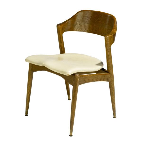 Appraisal: JAMESTOWN LOUNGE COMPANY Oak sculpted side chair with cream leatherette