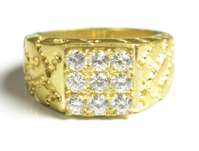 Appraisal: MAN'S FOURTEEN KARAT YELLOW GOLD RING The heavy gold ring