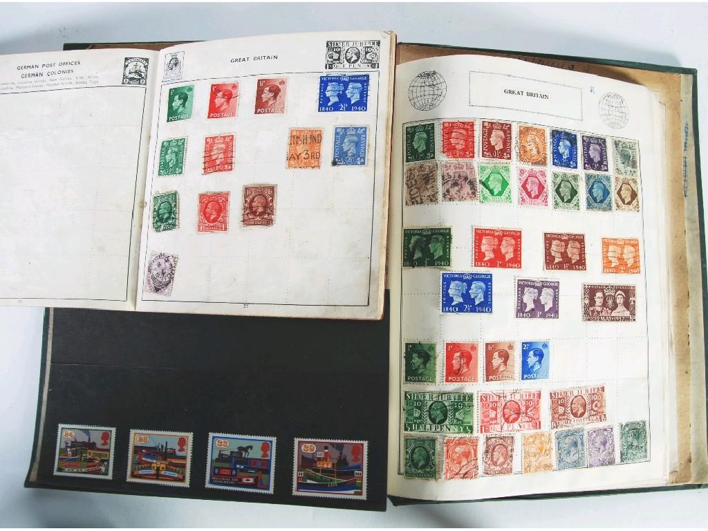 Appraisal: LOOSE LEAF ALBUM OF MAINLY EARLY TWENTIETH CENTURY WORLD STAMPS