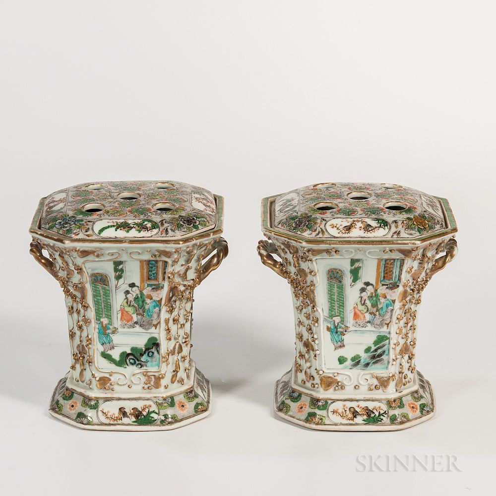 Appraisal: Pair of Canton Famille Verte Tulip Vases with Covers Pair