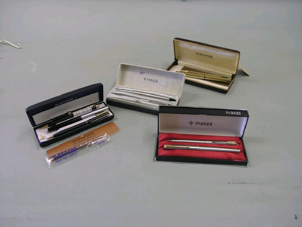 Appraisal: A Parker fountain pen and pencil set a Parker fountain