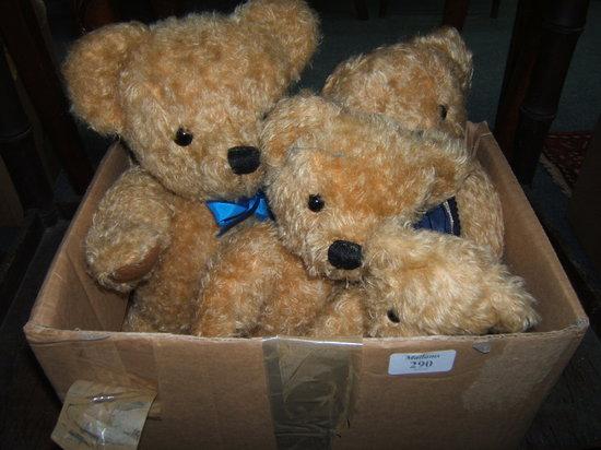 Appraisal: A family of four Merry Thought mohair teddy bears