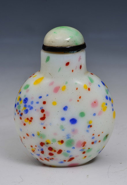 Appraisal: A CHINESE GLASS SNUFF BOTTLE with flecked multi-coloured decoration on