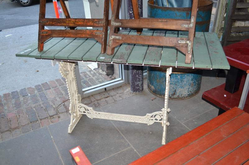 Appraisal: A VICTORIAN CAST IRON GARDEN TABLE WITH TIMBER SLATTED TOP