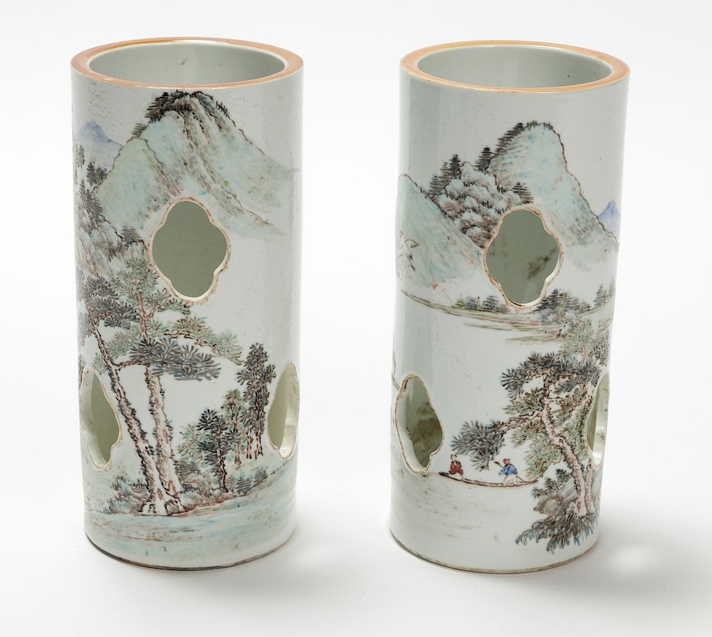 Appraisal: Pair of Chinese Qing Dynasty Qianjiang Hat Vases Pair of