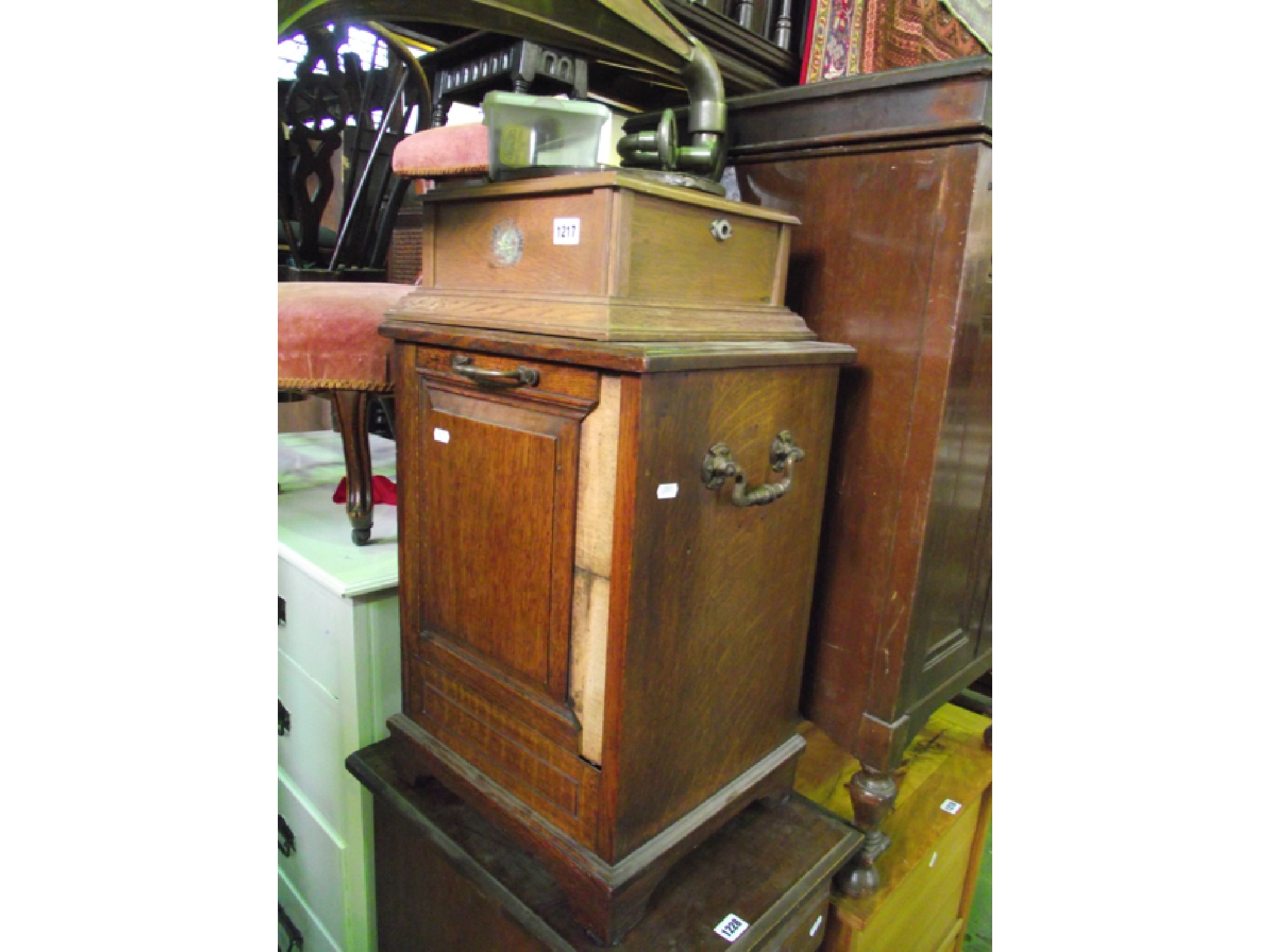 Appraisal: A vintage oak table top gramophone with parrot transfer logo