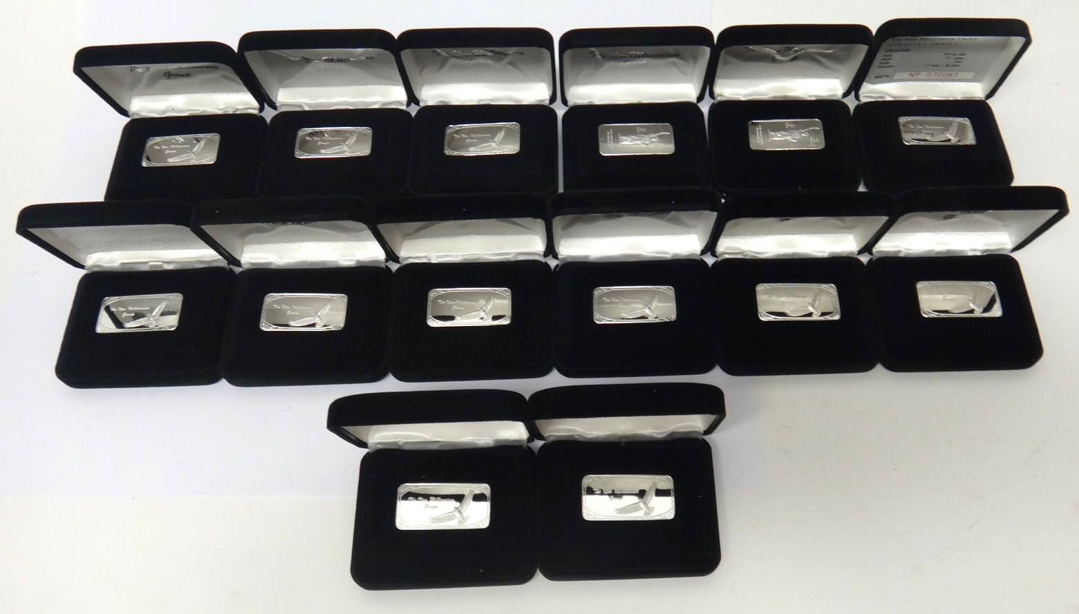 Appraisal: Fourteen silver rectangular one ounce ingots detailed The New Millennium