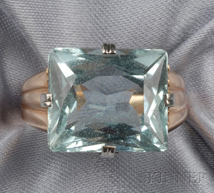 Appraisal: kt Gold and Aquamarine Ring prong-set with a fancy-cut aquamarine