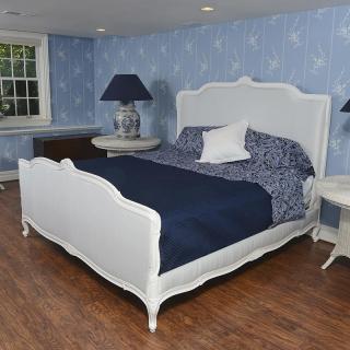 Appraisal: Ralph Lauren white painted king size bedstead Ralph Lauren white