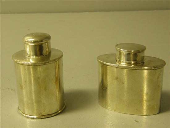 Appraisal: George V silver flask London high and another similar London