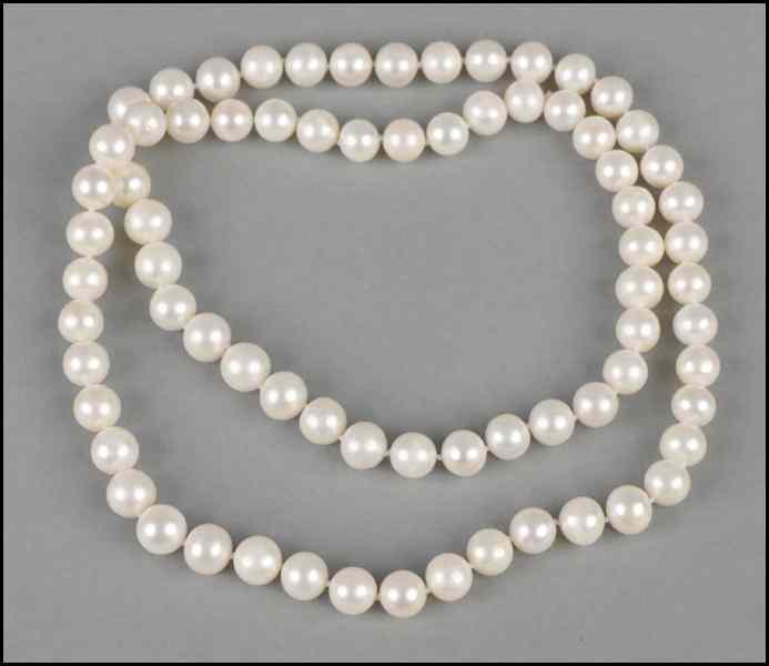 Appraisal: CULTURED PEARL SINGLE STRAND NECKLACE Pearls are - mm Length