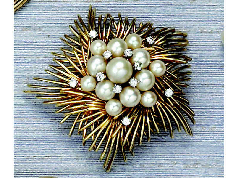 Appraisal: PEARL AND DIAMOND BROOCH k yellow gold Sea Anemone design