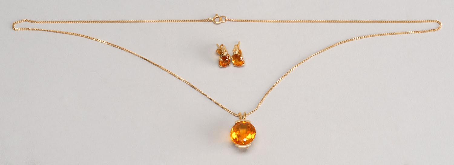 Appraisal: KT YELLOW GOLD AND YELLOW TOPAZ DEMI PARURE Includes a