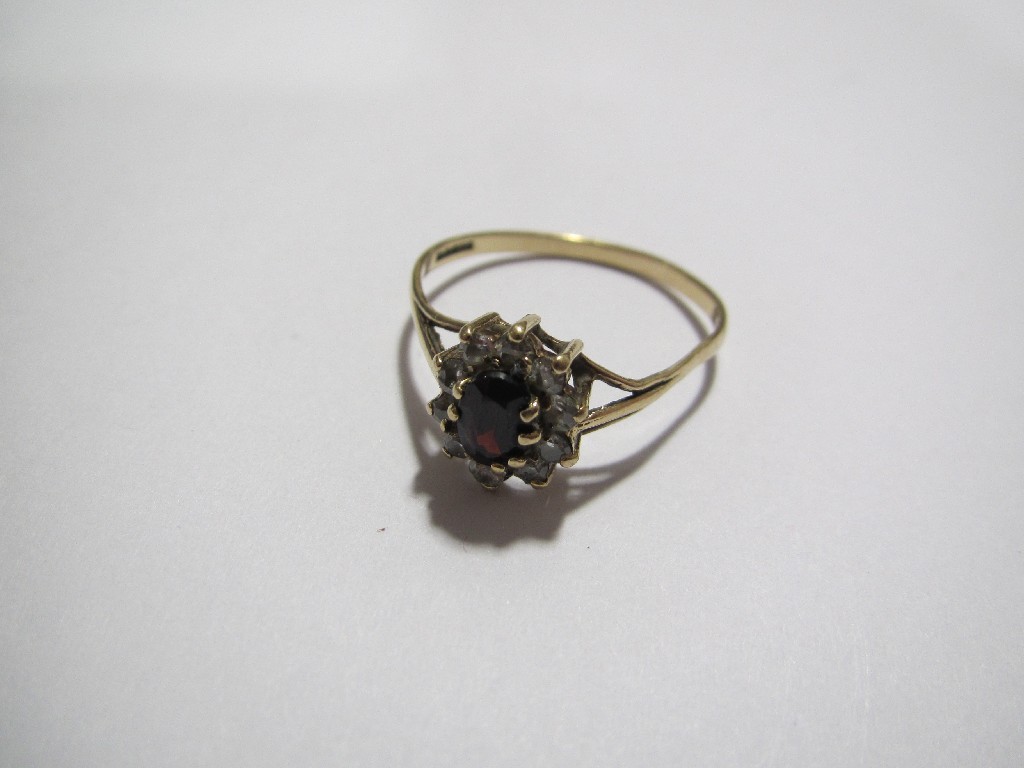 Appraisal: ct garnet and gem set cluster ring