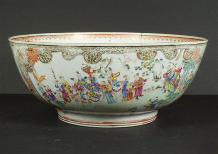 Appraisal: A large late th century Chinese famille rose punch bowl