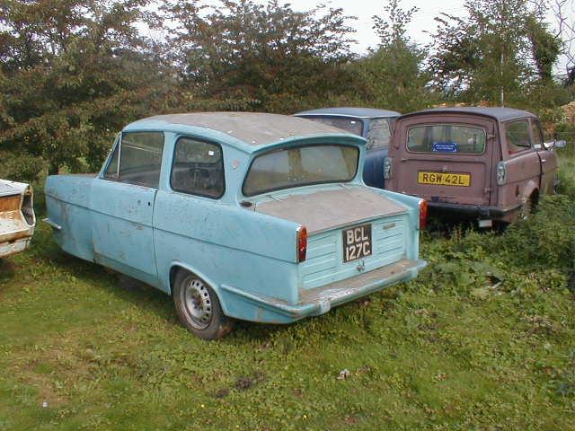 Appraisal: RELIANT SALOON AND DONOR VEHICLE Part restored all new chassis