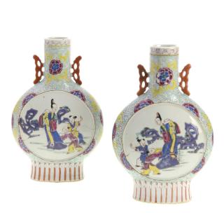 Appraisal: Pair Chinese Export porcelain moon flasks Pair Chinese Export porcelain